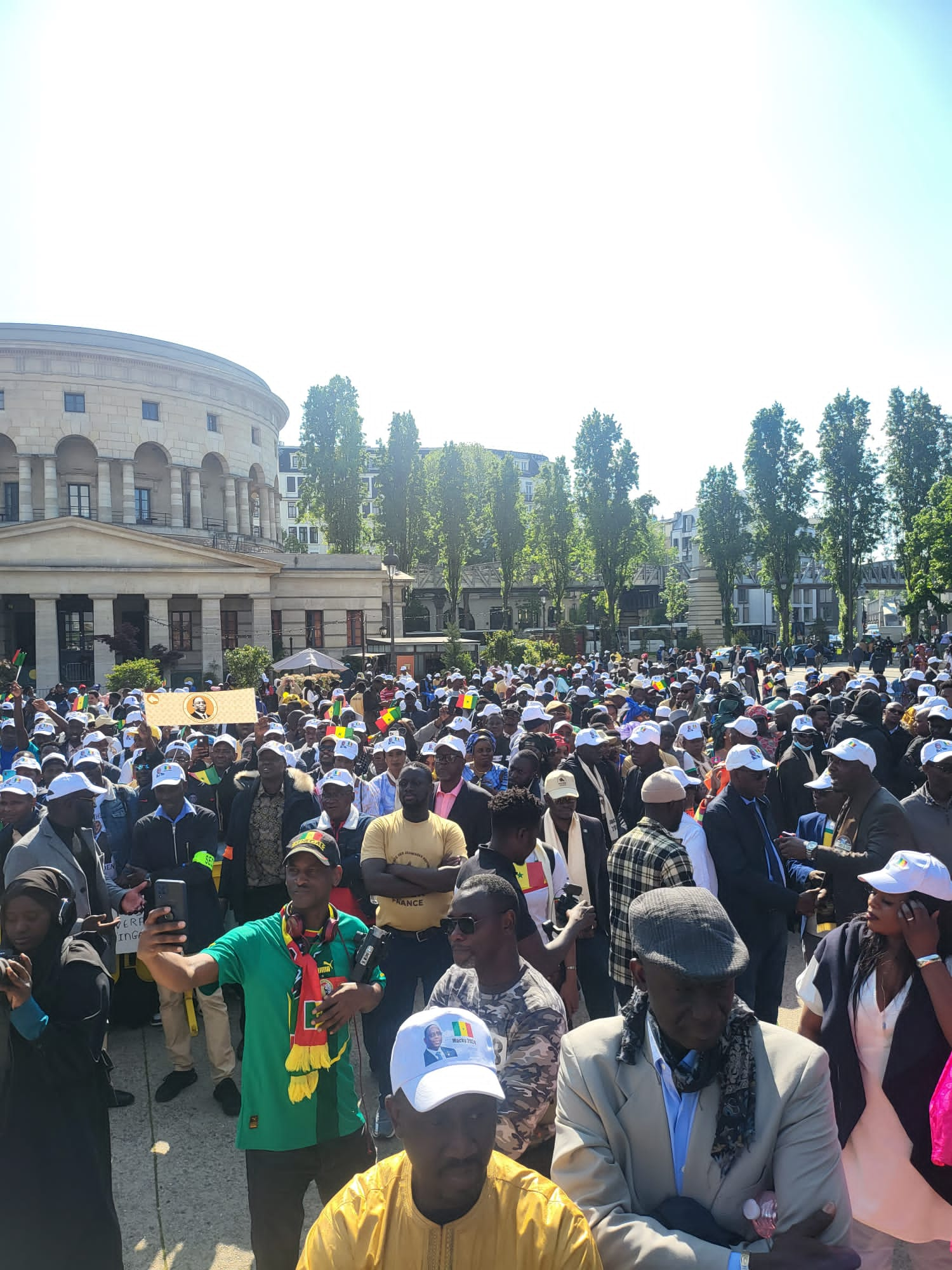 Manifestation Apr en cours à Paris / Investiture du Président Macky Sall en 2024 : Déclaration de Paris en faveur de sa candidature