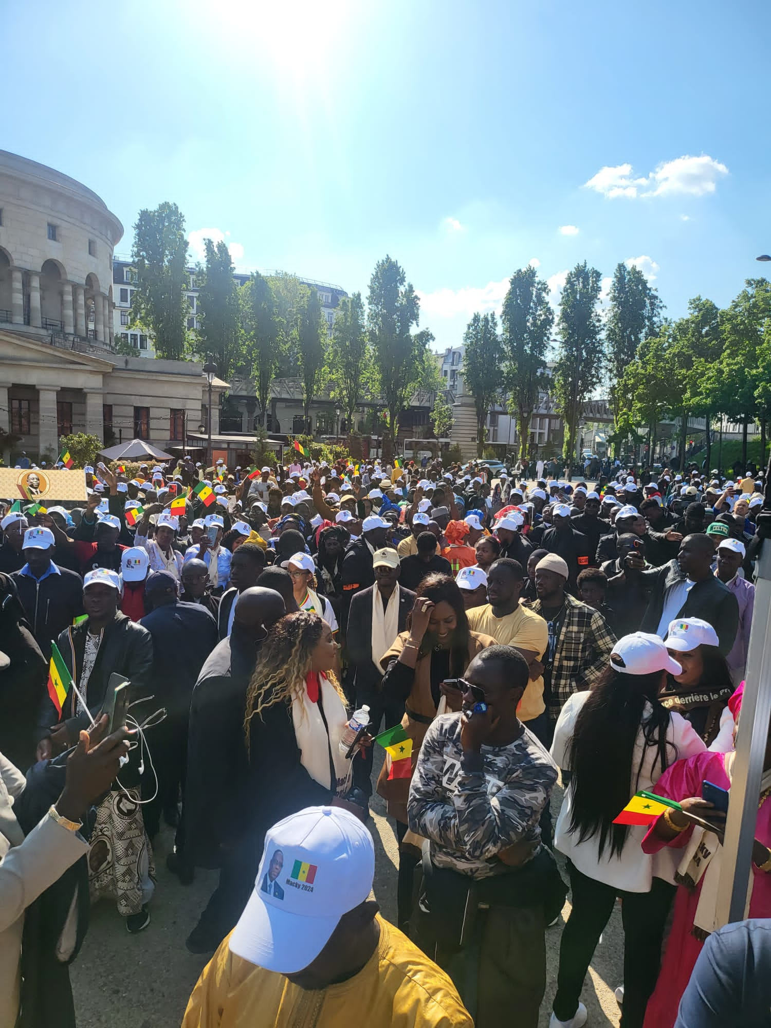 Manifestation Apr en cours à Paris / Investiture du Président Macky Sall en 2024 : Déclaration de Paris en faveur de sa candidature