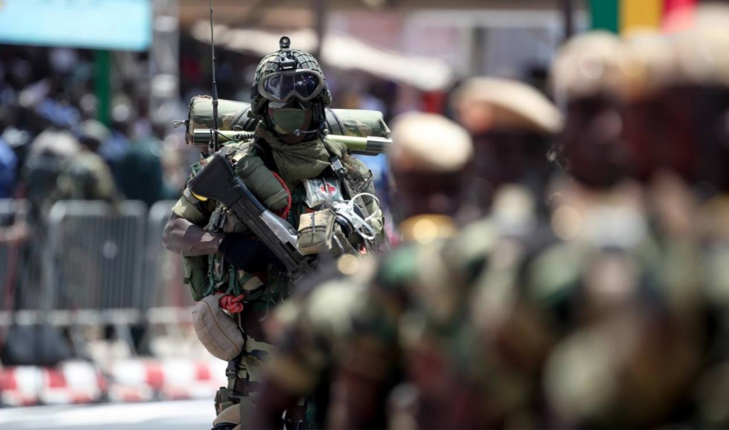 Saluons la sérénité et le professionnalisme des Forces de Défense et de Sécurité (FDS) pour leur rôle essentiel dans le maintien de l'ordre