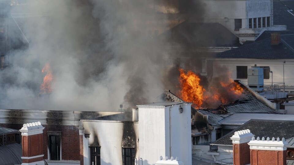 Incendie du parlement sud-africain : L’accusé assume et parle d’un acte prémédité