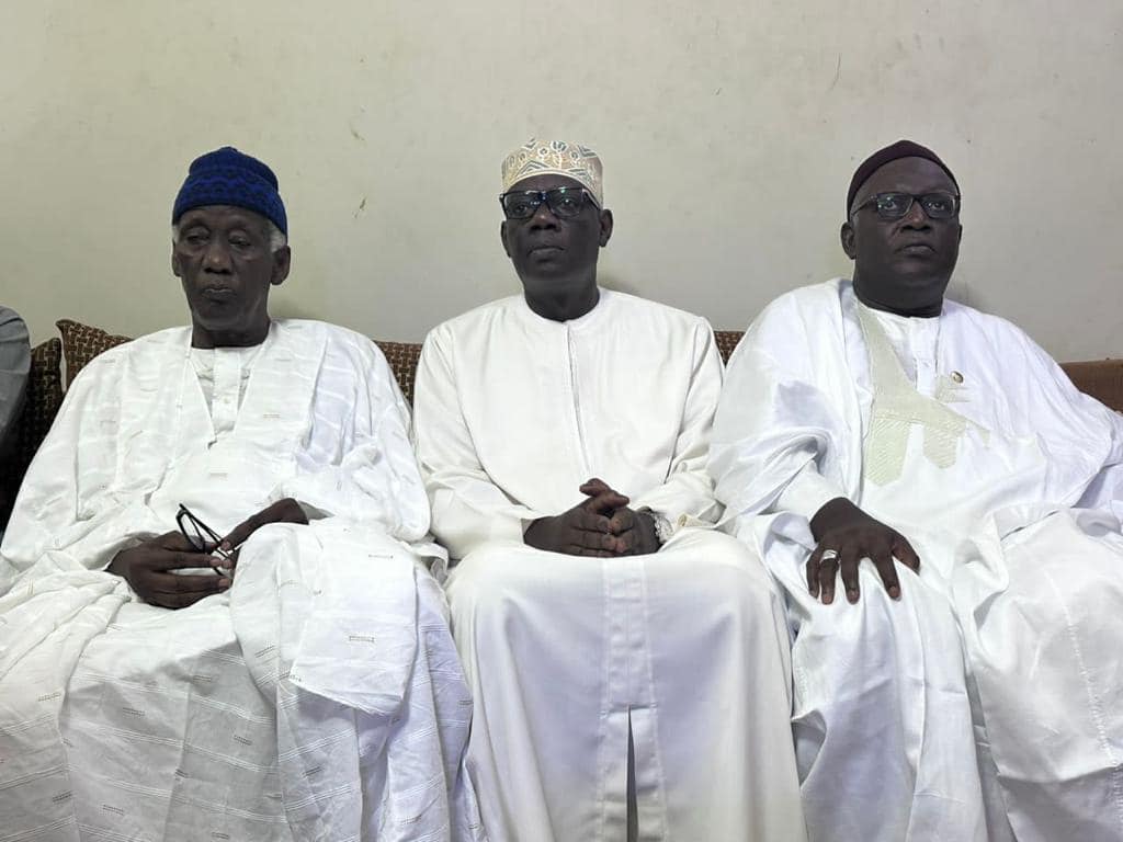 Visite du nouveau Directeur général de la Banque Islamique du Sénégal à la Grande Mosquée de Tivaouane (Photos)