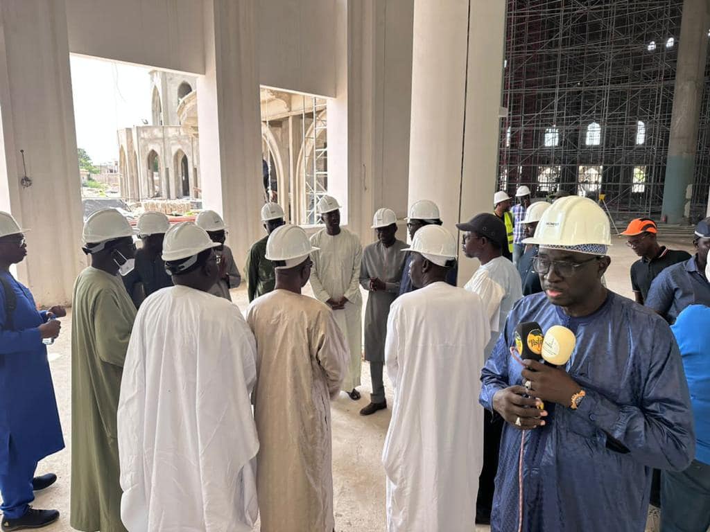 Visite du nouveau Directeur général de la Banque Islamique du Sénégal à la Grande Mosquée de Tivaouane (Photos)