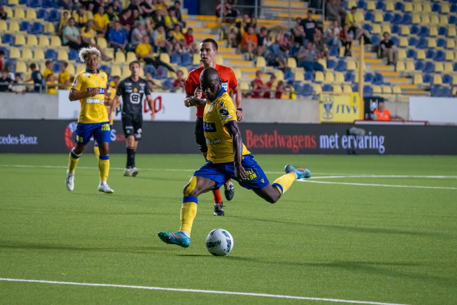 Aboubakary Koita vient d'être élu meilleur joueur du mois de septembre, dans tout le championnat de Belgique, avec 42 % des votes (Photos)