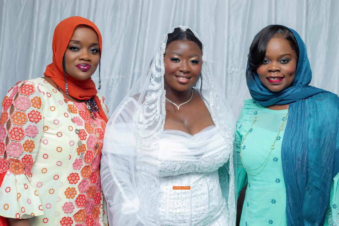 Le cœur de Tabara Sy, fille de Sidy Ahmed Sy Ibn Dabakh, n’est plus à prendre, elle a dit oui à Malick Diop Le cœur de Tabara Sy, fille de Sidy Ahmed Sy Ibn Dabakh, n’est plus à prendre, elle a dit oui à Malick Diop