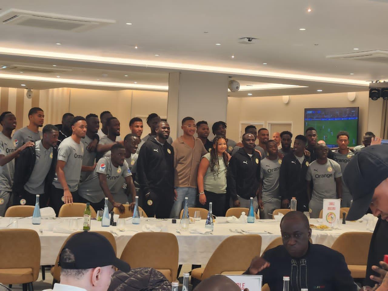 Sénégal-Cameroun : La famille de Pape Bouba Diop rend visite aux "Lions" (Photos)