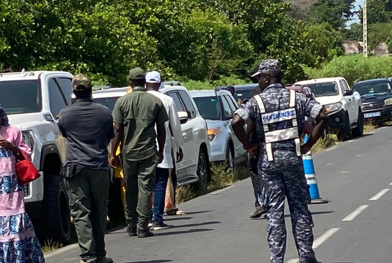 Fatick: La Gendarmerie bloque la caravane de Khalifa Sall (Photos) Fatick: La Gendarmerie bloque la caravane de Khalifa Sall (Photos)