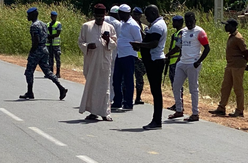 Fatick: La Gendarmerie bloque la caravane de Khalifa Sall (Photos) Fatick: La Gendarmerie bloque la caravane de Khalifa Sall (Photos)