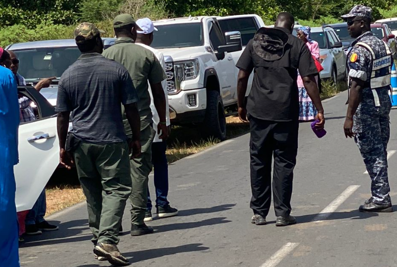 Fatick: La Gendarmerie bloque la caravane de Khalifa Sall (Photos) Fatick: La Gendarmerie bloque la caravane de Khalifa Sall (Photos)