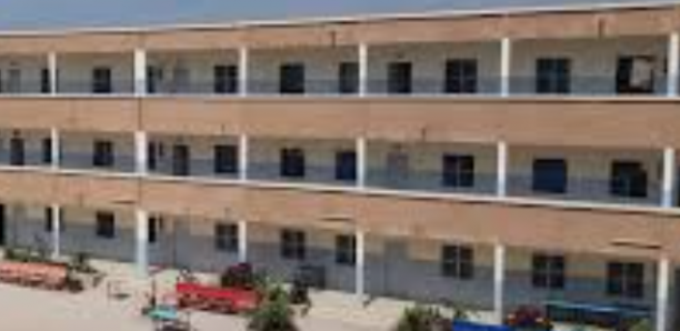 École Malika Plage en état de délabrement très avancé