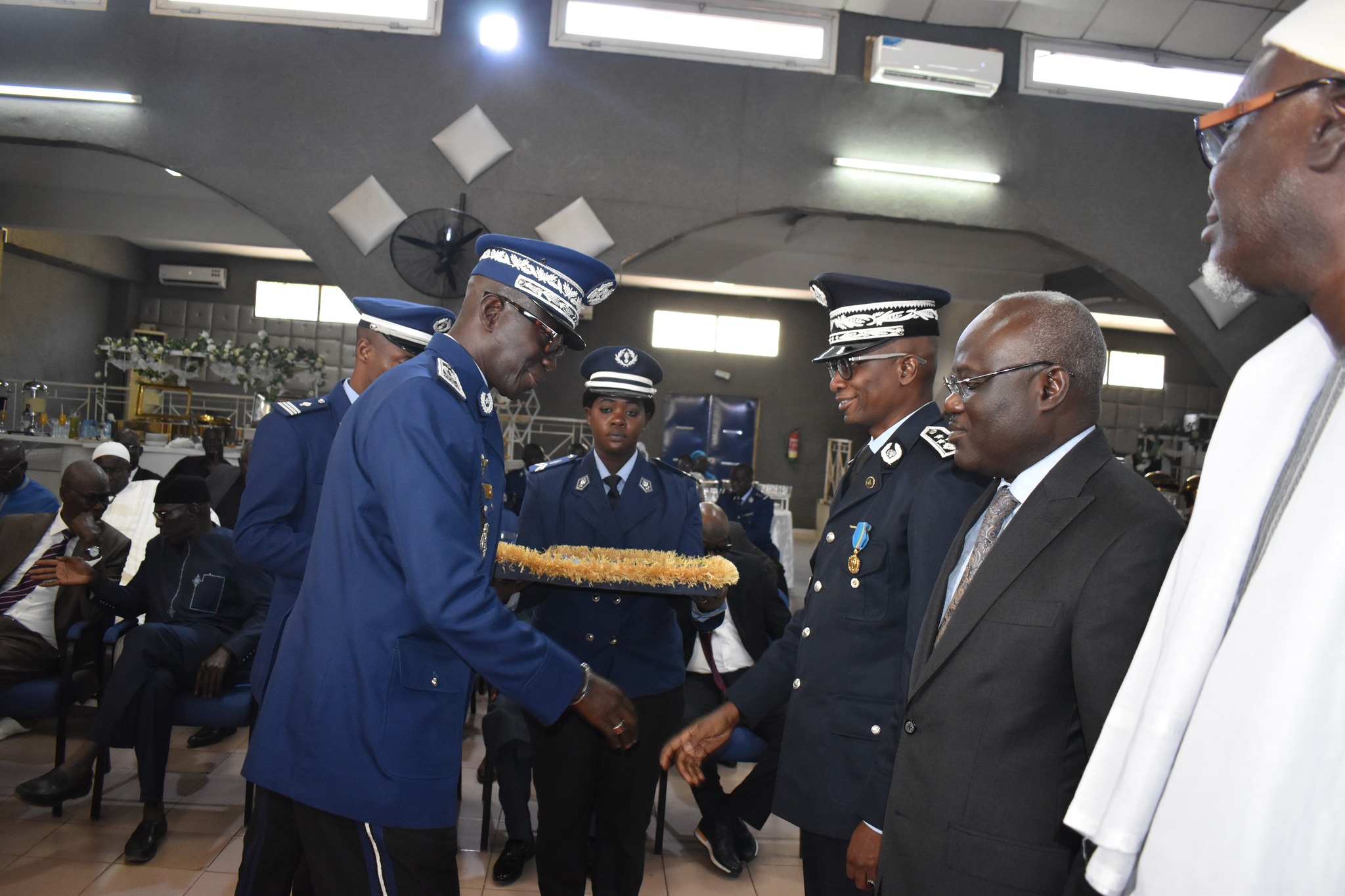 Police nationale: Modou DIAGNE et  Tanor Thiendella Sidy FALL décorés de la médaille d’honneur de la Gendarmerie nationale