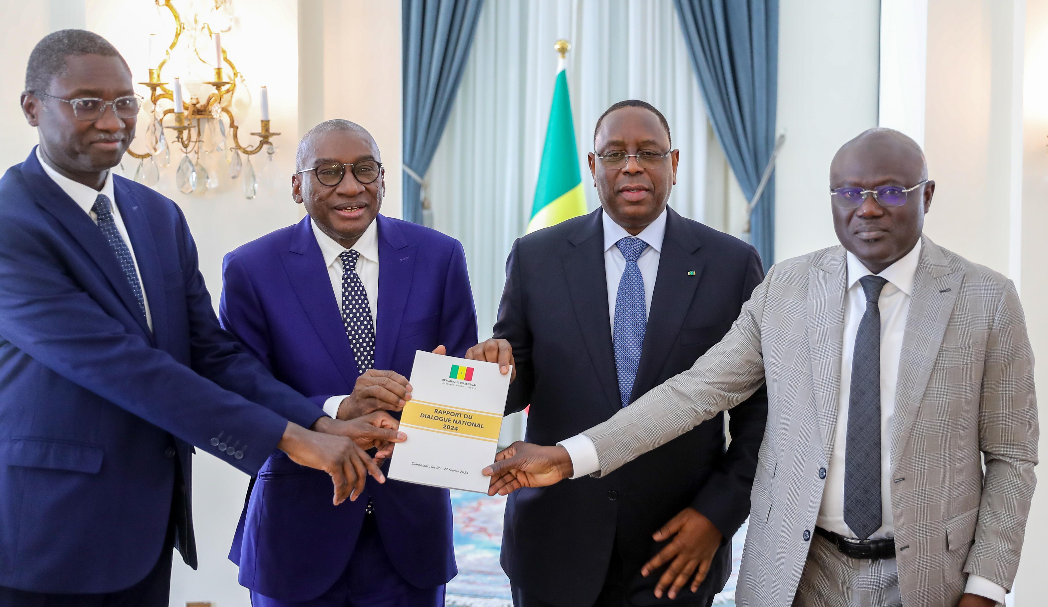 Le président de la République a reçu le rapport du Dialogue national, ce matin