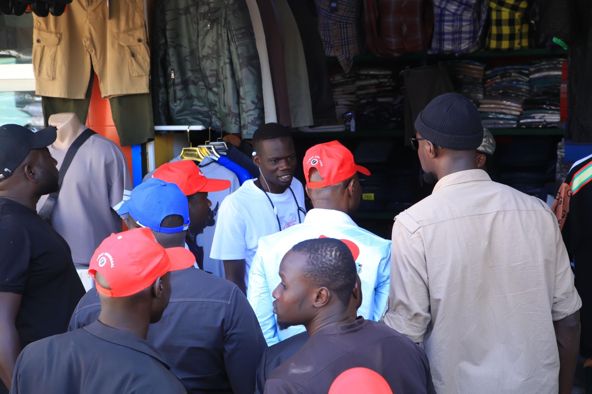 Présidentielle 2024 : Visite de proximité de Boubacar Camara à Thiès, en images (Photos)