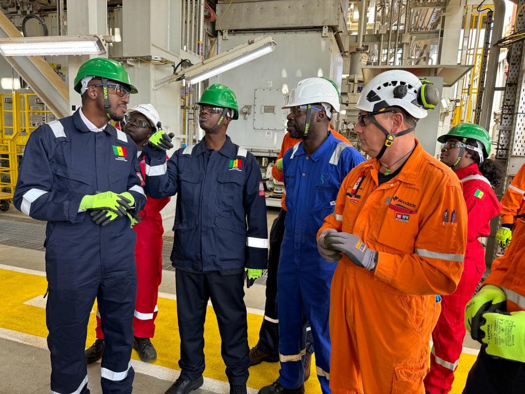 Le premier baril de pétrole attendu entre mai et juillet 2024 : Antoine Félix Diome et ses collaborateurs en visite de chantier Le premier baril de pétrole attendu entre mai et juillet 2024 : Antoine Félix Diome et ses collaborateurs en visite de chantier