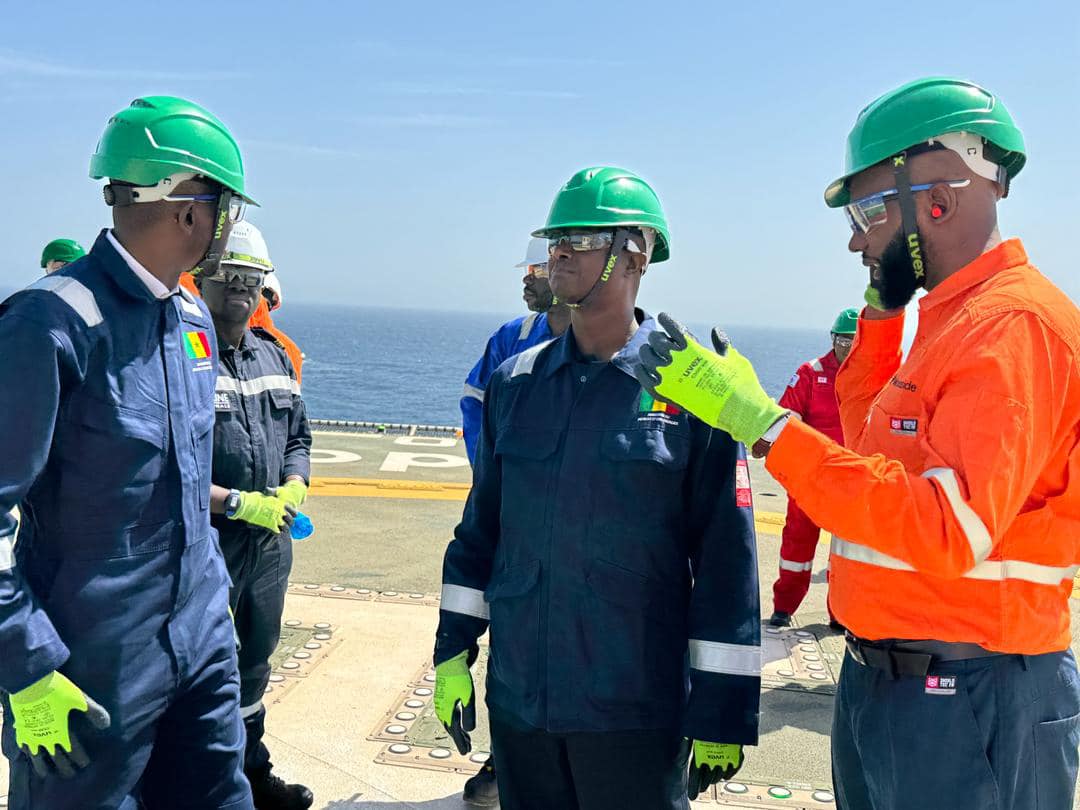 Le premier baril de pétrole attendu entre mai et juillet 2024 : Antoine Félix Diome et ses collaborateurs en visite de chantier Le premier baril de pétrole attendu entre mai et juillet 2024 : Antoine Félix Diome et ses collaborateurs en visite de chantier