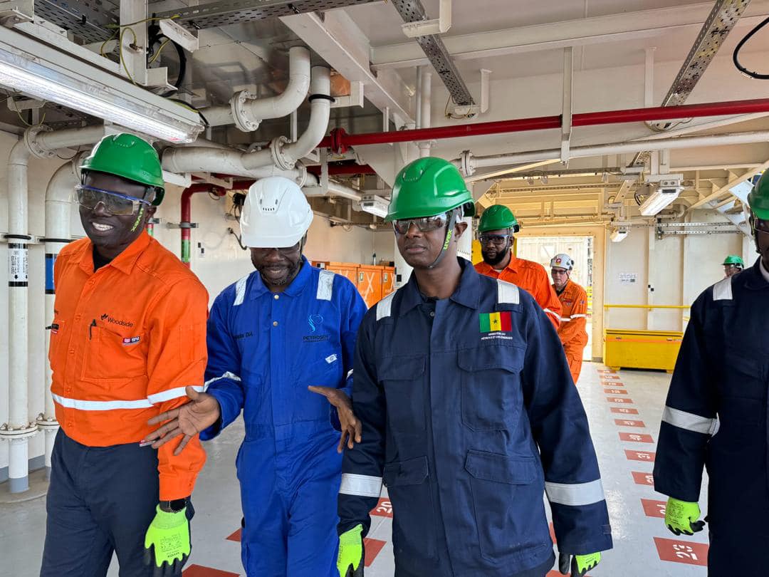 Le premier baril de pétrole attendu entre mai et juillet 2024 : Antoine Félix Diome et ses collaborateurs en visite de chantier Le premier baril de pétrole attendu entre mai et juillet 2024 : Antoine Félix Diome et ses collaborateurs en visite de chantier