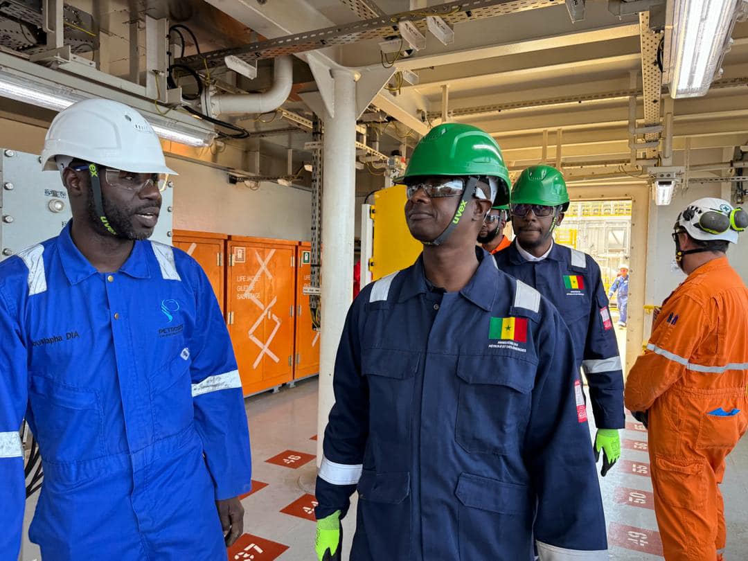 Le premier baril de pétrole attendu entre mai et juillet 2024 : Antoine Félix Diome et ses collaborateurs en visite de chantier Le premier baril de pétrole attendu entre mai et juillet 2024 : Antoine Félix Diome et ses collaborateurs en visite de chantier