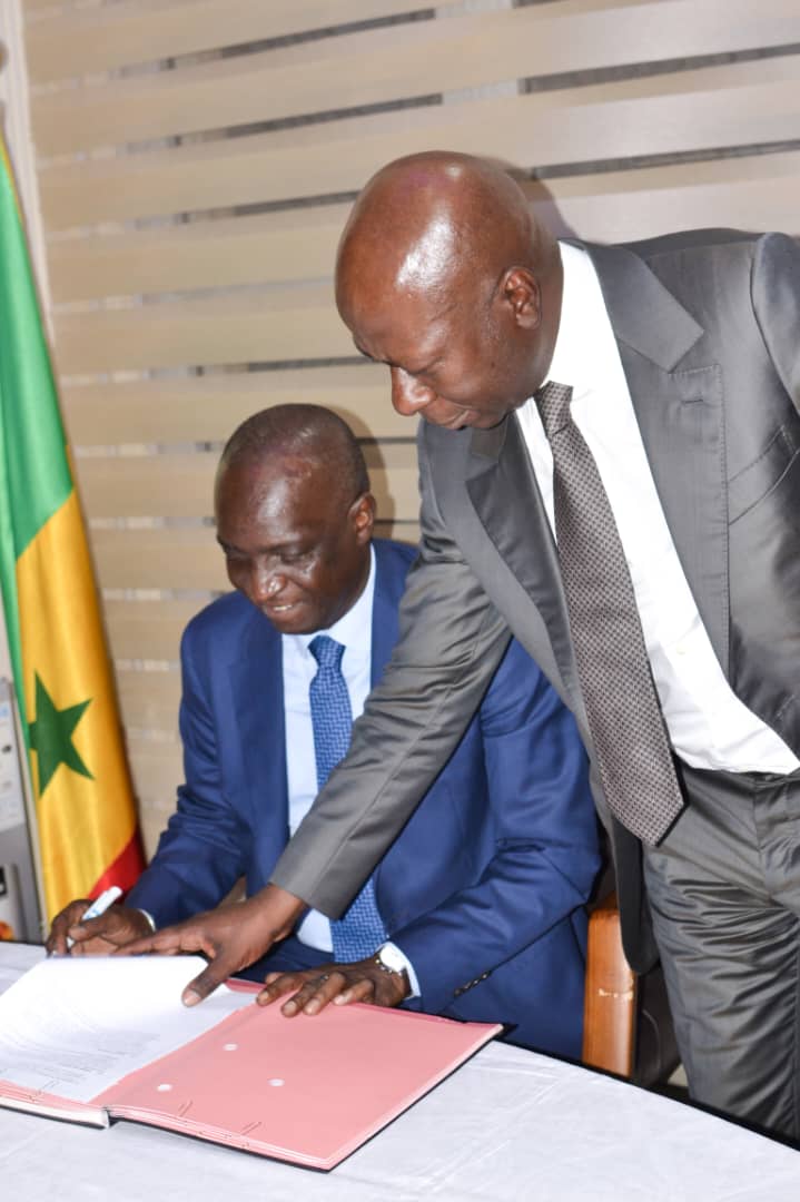 Présidentielle 2024: Moustapha Bâ signe, au nom du candidat Amadou Bâ, la charte des priorités et d'engagements du Secteur privé national
