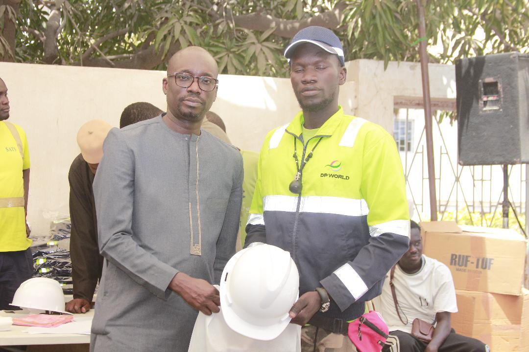 Cérémonie de remise de carnets «Cmu» et de tenues de sécurité / Mohamed Abdoulaye Diop, président du SATS: ‘‘Les dockers ne doivent pas perdre la vie, en voulant la gagner ! ’’