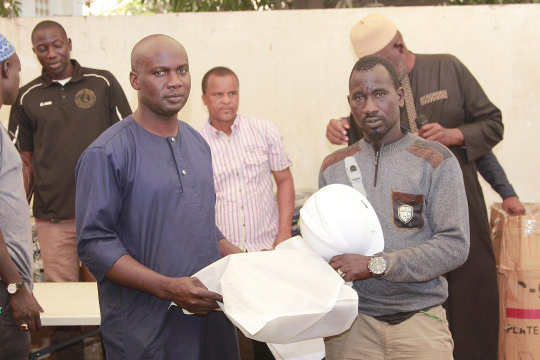 Cérémonie de remise de carnets «Cmu» et de tenues de sécurité / Mohamed Abdoulaye Diop, président du SATS: ‘‘Les dockers ne doivent pas perdre la vie, en voulant la gagner ! ’’