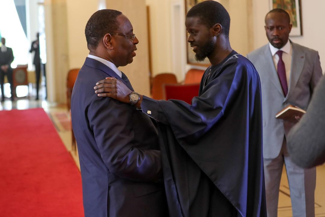 Le Président Macky Sall, a reçu ce jeudi, son successeur le Président Bassirou Diomaye Faye, élu au premier tour de la Présidentielle 2024