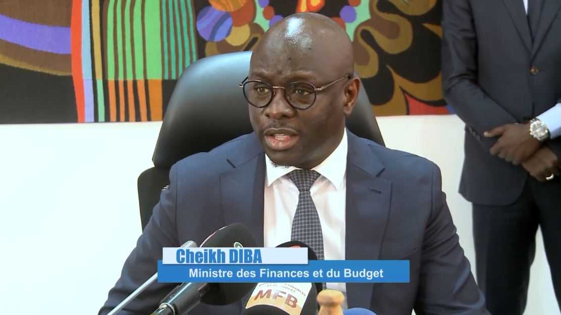 Passation de service au ministère du Budget et des Finances : Cheikh ...