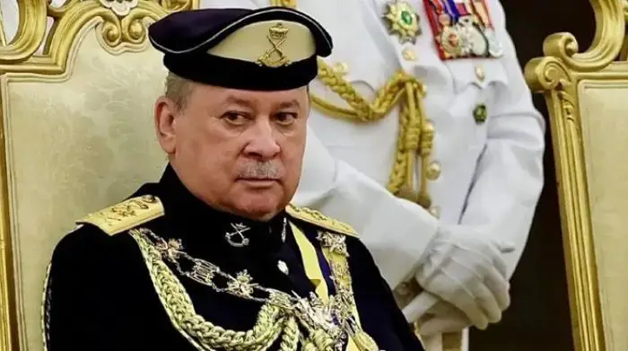 A la rencontre du nouveau roi de Malaisie, qui possède 300 voitures de luxe et une armée privée