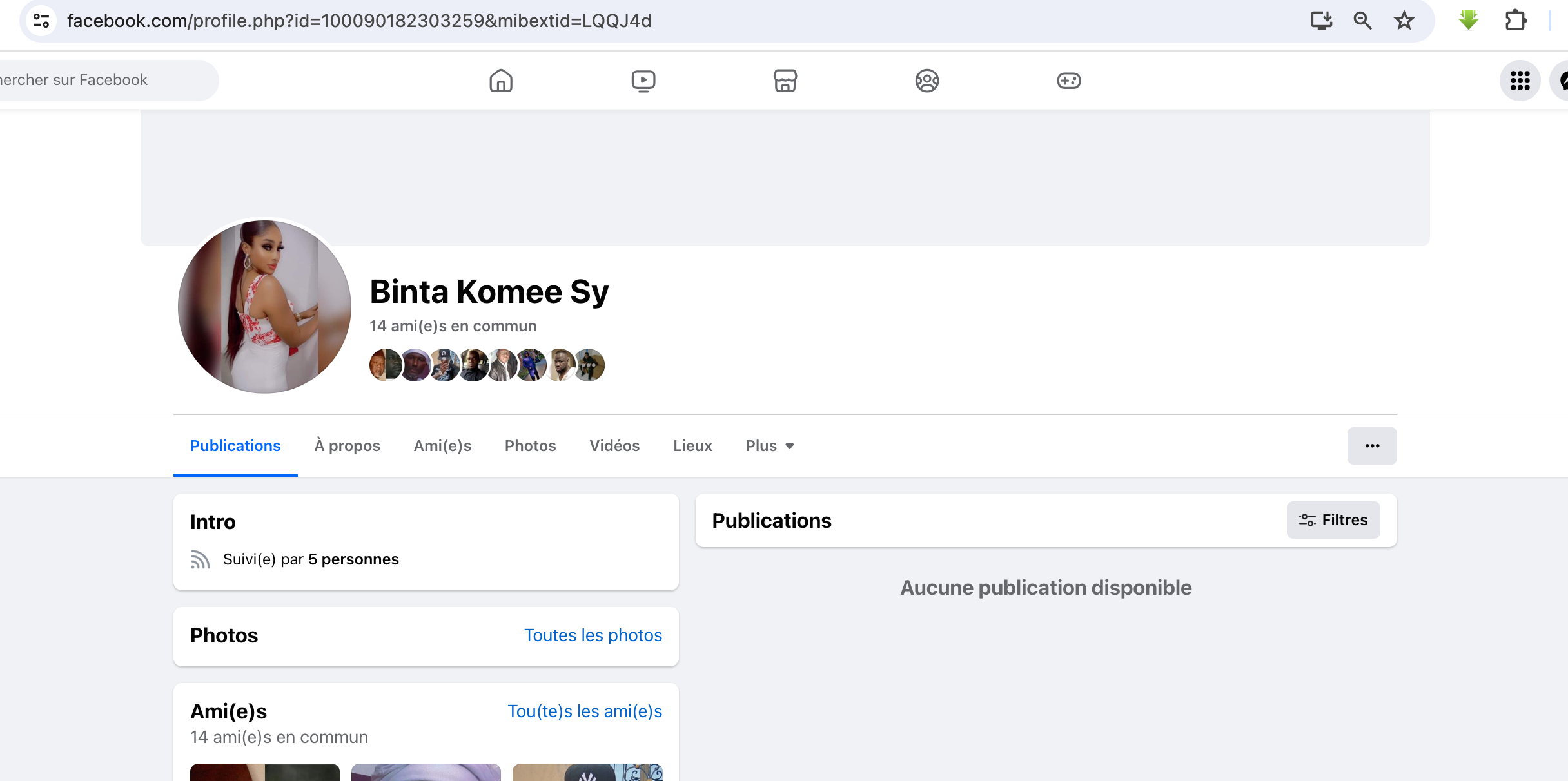 Binta Komee Sy a créé un faux compte Facebook utilisant le nom et les photos de Komee pour tromper les utilisateurs. Elle opère principalement dans les régions de Matam, Thies et Mamelle, et utilise deux numéros de téléphone : Malheureusement, Binta Komee Sy a créé un faux compte Facebook utilisant le nom et les photos de Komee pour tromper les utilisateurs. Elle opère principalement dans les régions de Matam, Thies et Mamelle, et utilise deux numéros de téléphone : +221 77 116 65 68 et +221 77 622 25 19 .