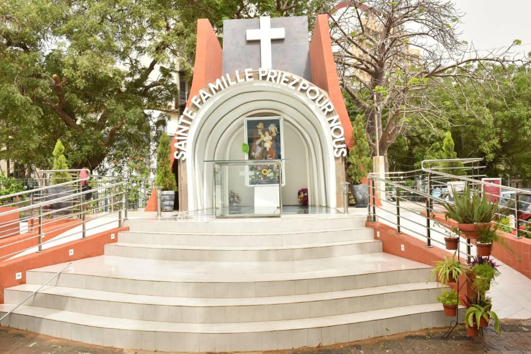 Visite de chantier de l’installation du système photovoltaïque de la Cathédrale de Dakar, par le maire Barthélémy Dias (Photos)