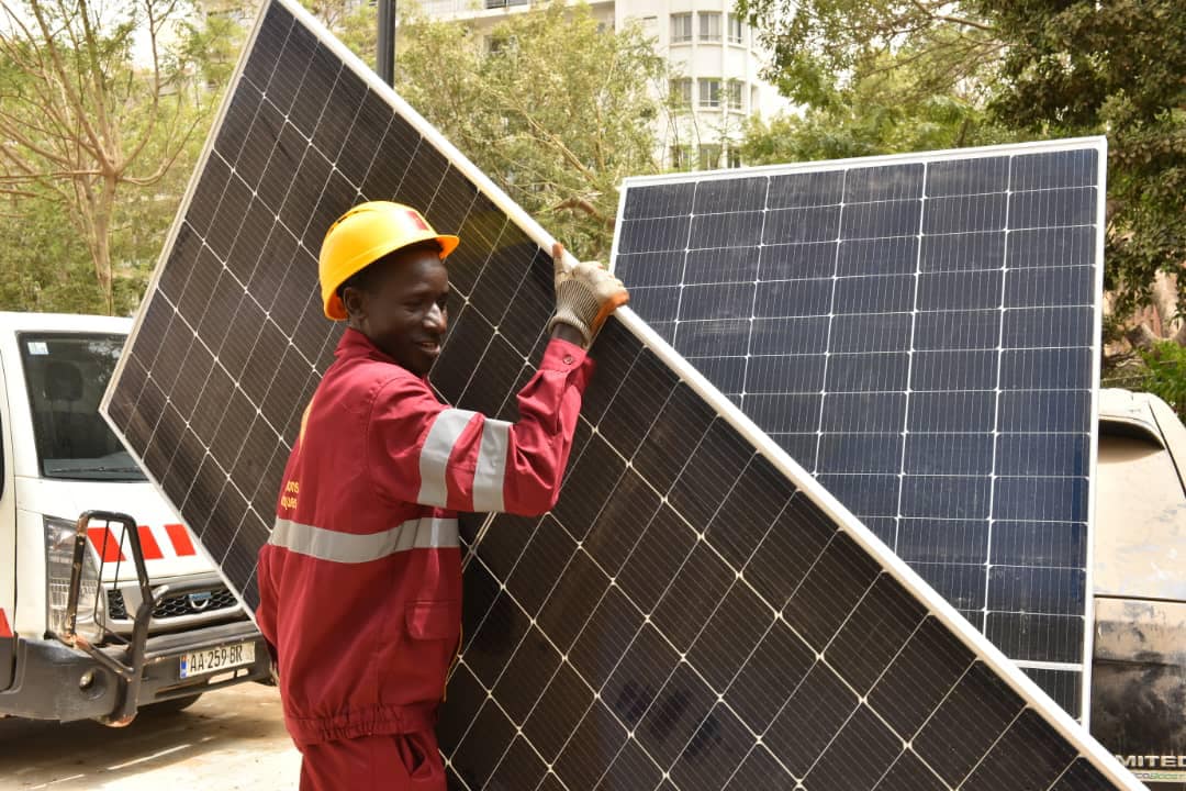 Visite de chantier de l’installation du système photovoltaïque de la Cathédrale de Dakar, par le maire Barthélémy Dias (Photos)