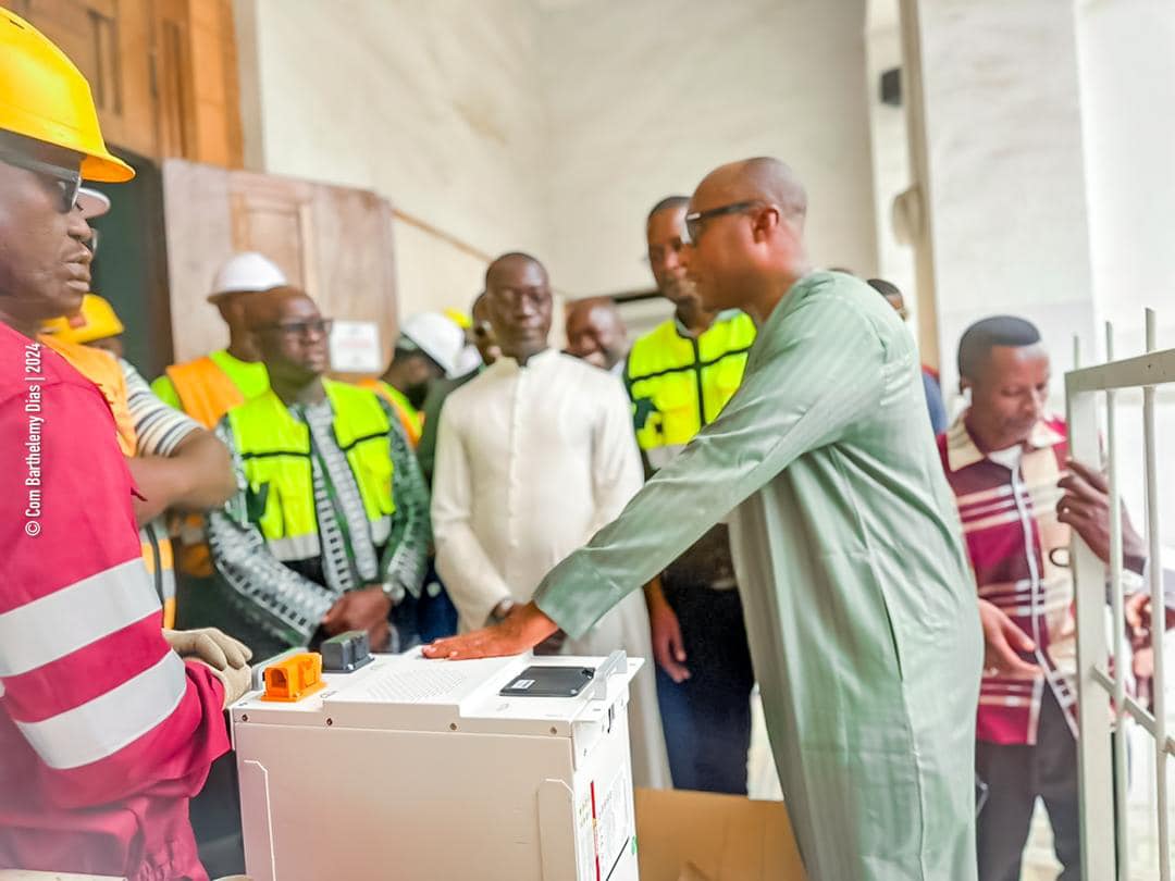 Visite de chantier de l’installation du système photovoltaïque de la Cathédrale de Dakar, par le maire Barthélémy Dias (Photos) Visite de chantier de l’installation du système photovoltaïque de la Cathédrale de Dakar, par le maire Barthélémy Dias (Photos)