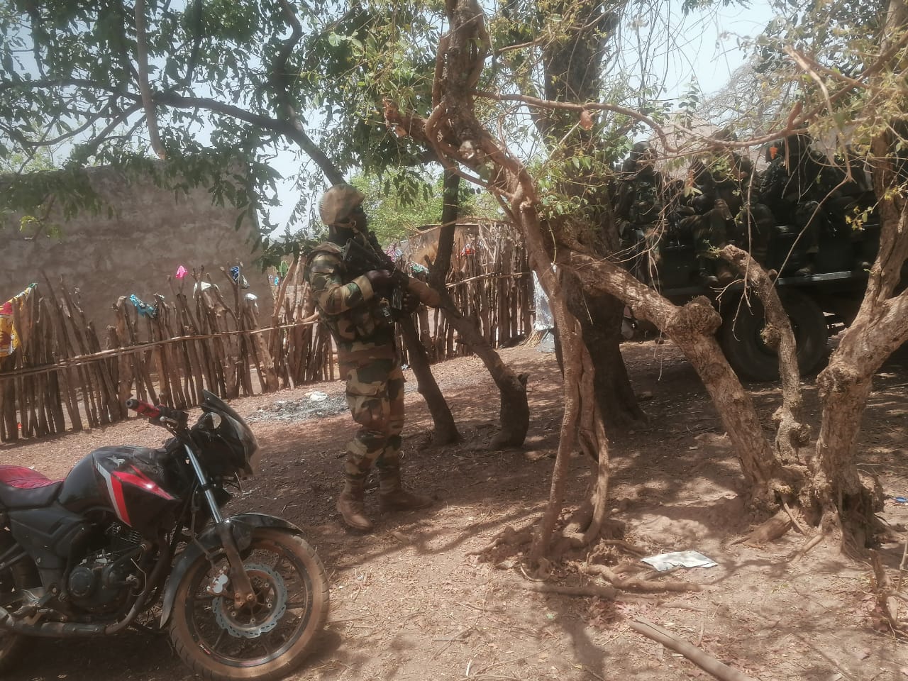 Photos / Demantèlement d’un site d’orpaillage par l’Armée : 15 personnes de nationalités étrangères arrêtées et du matériel saisi