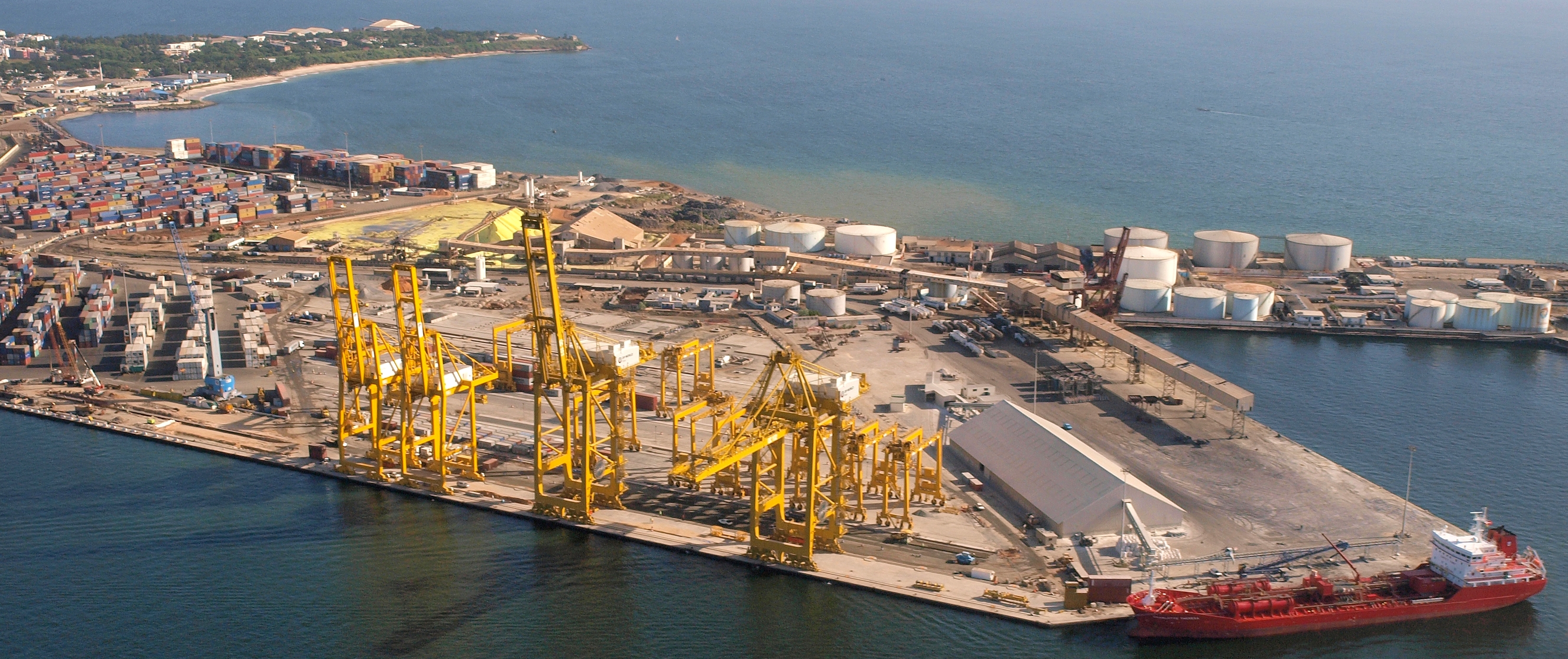 Dragage du port : Un autre navire échoue dans le chenal....