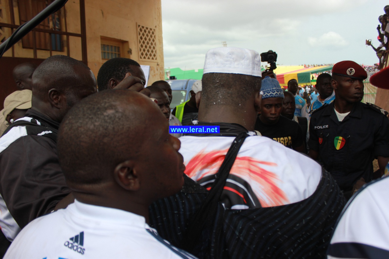 45 photos - Comment Modou Lô est arrivé au stade Demba Diop (Direct-Vidéo 2STV)