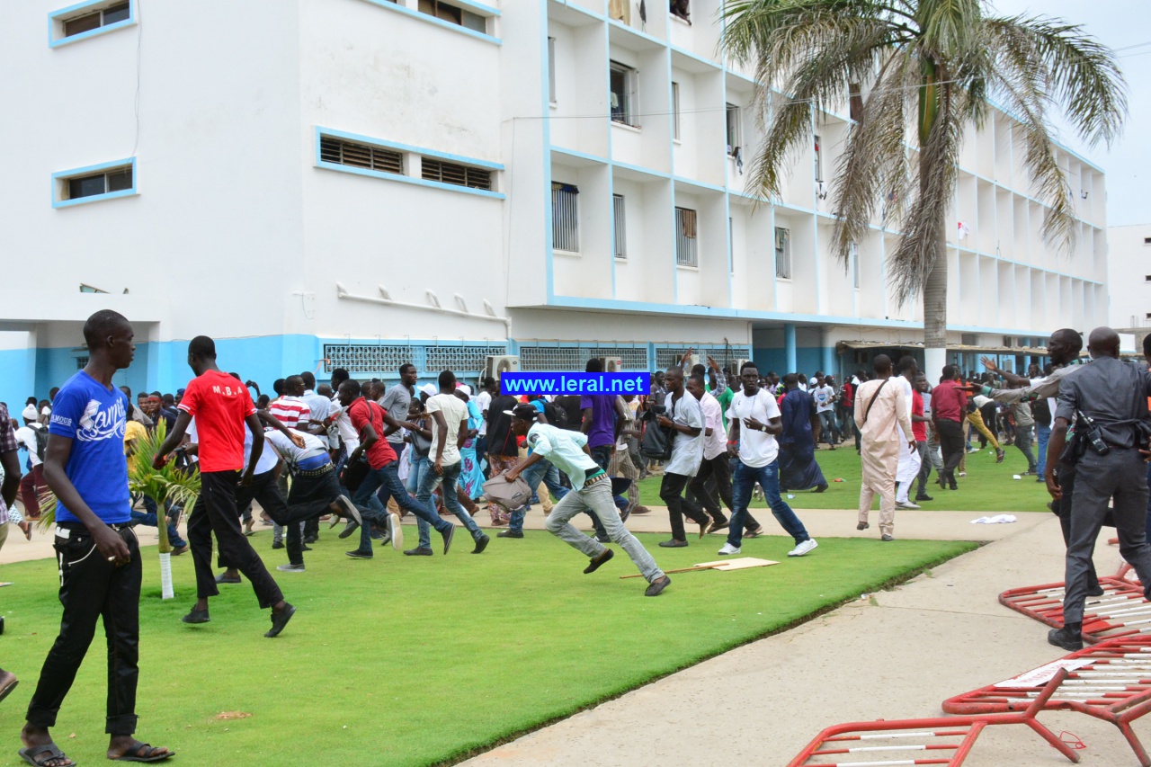65 photos - Revivez en images le film de l'humiliation du Président Macky Sall  à l'Université Cheikh Anta Diop