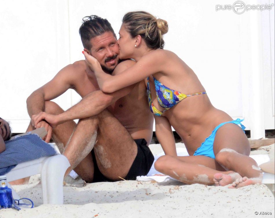 Diego Simeone (Atletico Madrid) : Soleil et câlins avec sa jeune et sexy Carla