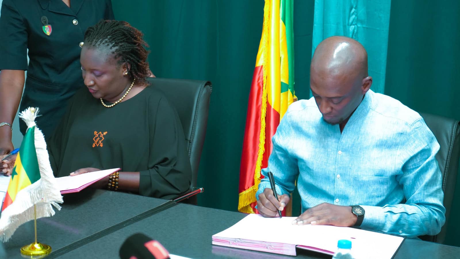 Signature d'une convention entre APIX-SA et le Ministère des Sports : Pour la transformation des infrastructures sportives et culturelles (Photos) Signature d'une convention entre APIX-SA et le Ministère des Sports : Pour la transformation des infrastructures sportives et culturelles (Photos)