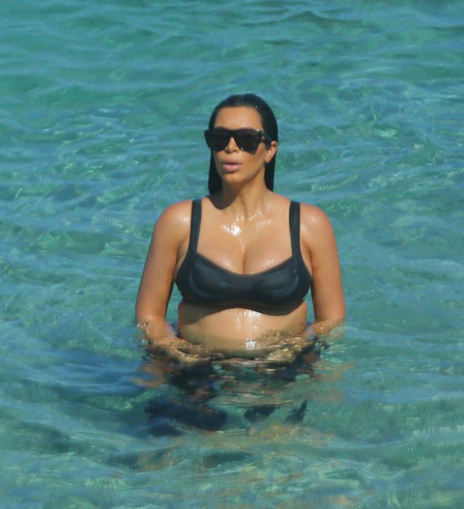 Photos - Kim Kardashian en vacances à Saint-Barth : comme un poisson dans l'eau !