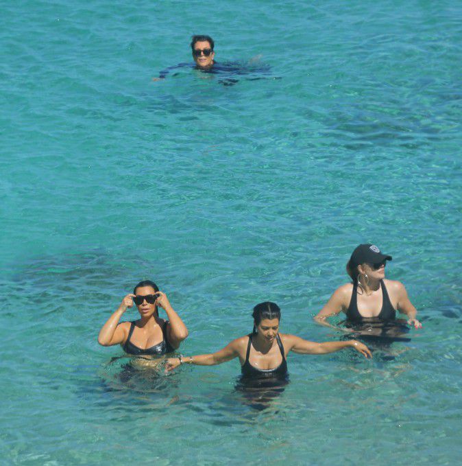 Photos - Kim Kardashian en vacances à Saint-Barth : comme un poisson dans l'eau !