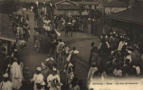 Carte postale : Un jour de Carnaval à Thiès