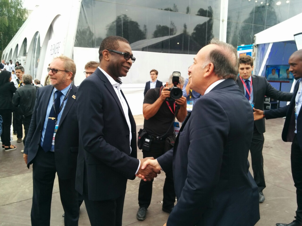 Au Medef, Youssou N'Dour "Maintenant les jeunes Africains vont à Istanbul ou Dubaï. Paris ne fait plus rêver" ( Photos - Vidéo) Au Medef, Youssou N'Dour "Maintenant les jeunes Africains vont à Istanbul ou Dubaï. Paris ne fait plus rêver" ( Photos - Vidéo)