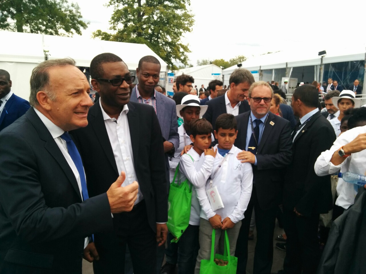 Au Medef, Youssou N'Dour "Maintenant les jeunes Africains vont à Istanbul ou Dubaï. Paris ne fait plus rêver" ( Photos - Vidéo) Au Medef, Youssou N'Dour "Maintenant les jeunes Africains vont à Istanbul ou Dubaï. Paris ne fait plus rêver" ( Photos - Vidéo)