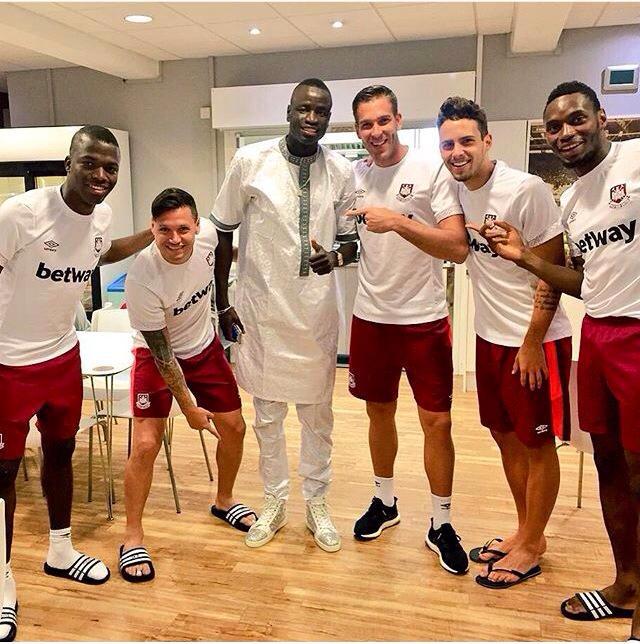 Le "sagnsé" de Cheikhou Kouyaté, aux côtés de ses coéquipiers à West Ham