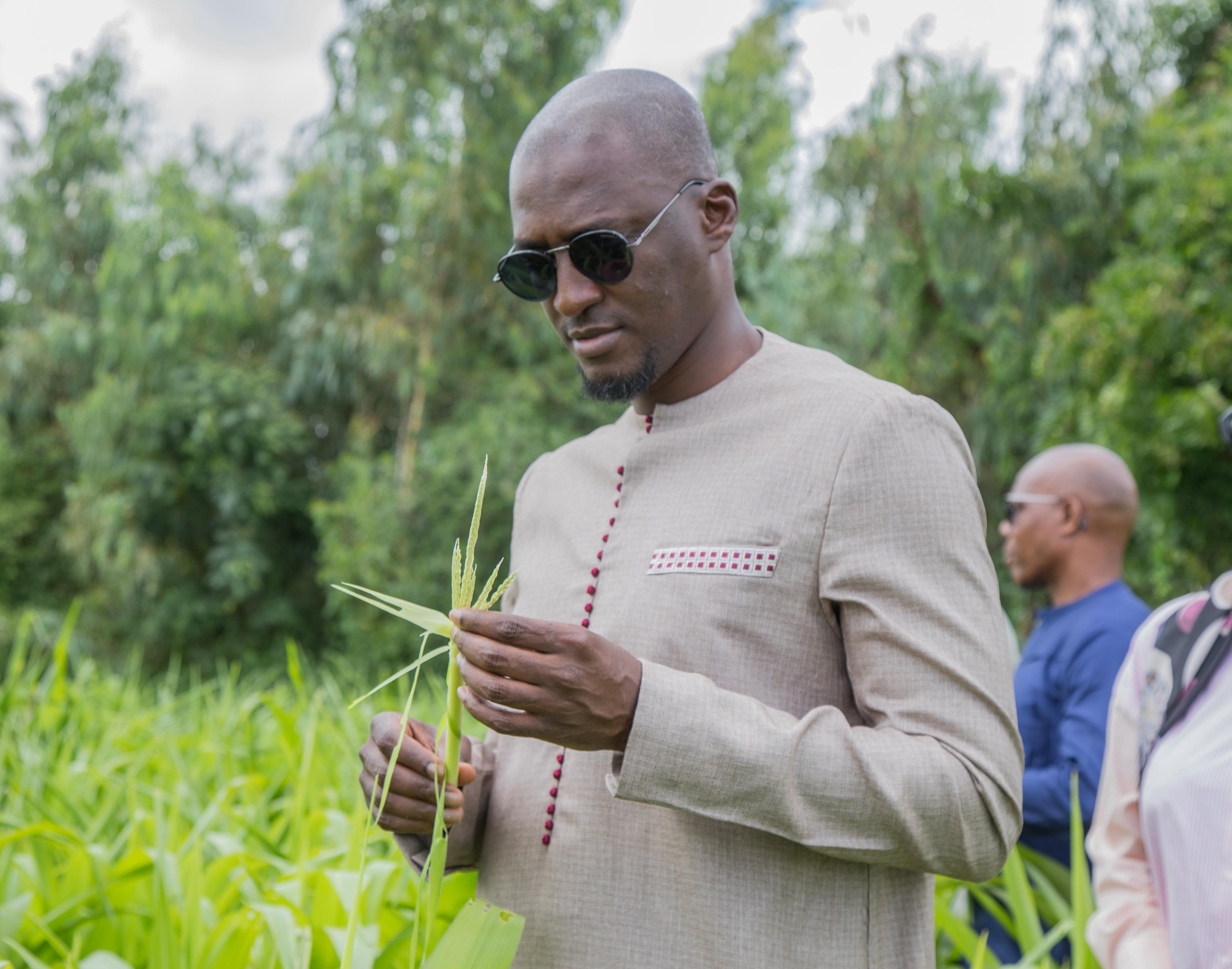 Visite exploitations agrégées à Pout: Le Dg de l’APIX Adoube la souveraineté alimentaire (Photos) Visite exploitations agrégées à Pout: Le Dg de l’APIX Adoube la souveraineté alimentaire (Photos)