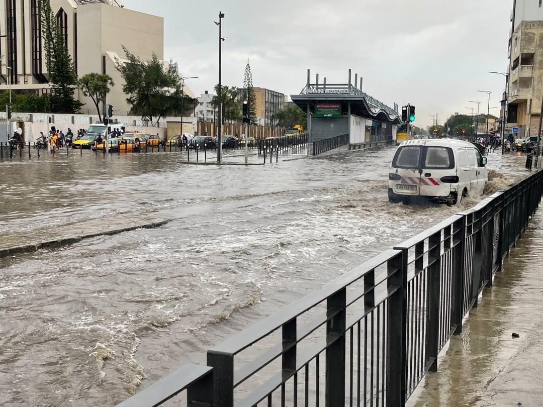 Dakar : Inondations dans les rues de la Médina et des Allées du Centenaire suite à la pluie Dakar : Inondations dans les rues de la Médina et des Allées du Centenaire suite à la pluie