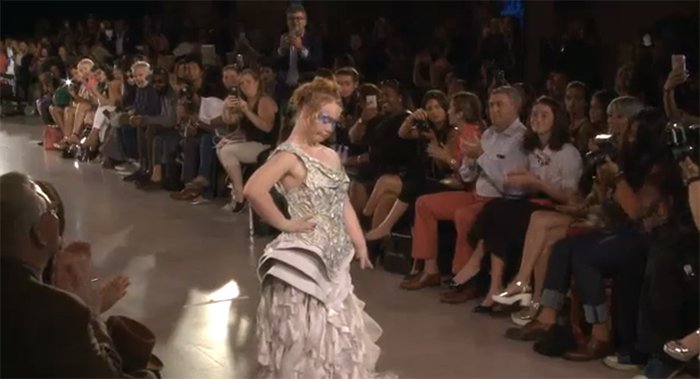 Madeline, la jeune mannequin trisomique, a défilé lors de la Fashion Week… Elle a fait sensation !