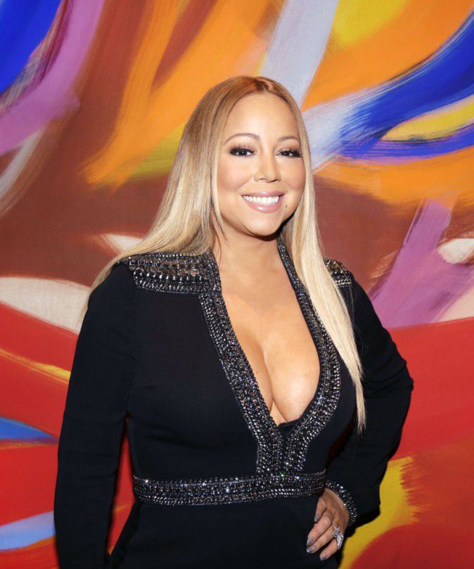 Photos - Mariah Carey : ultra sexy avec son décolleté XXL !