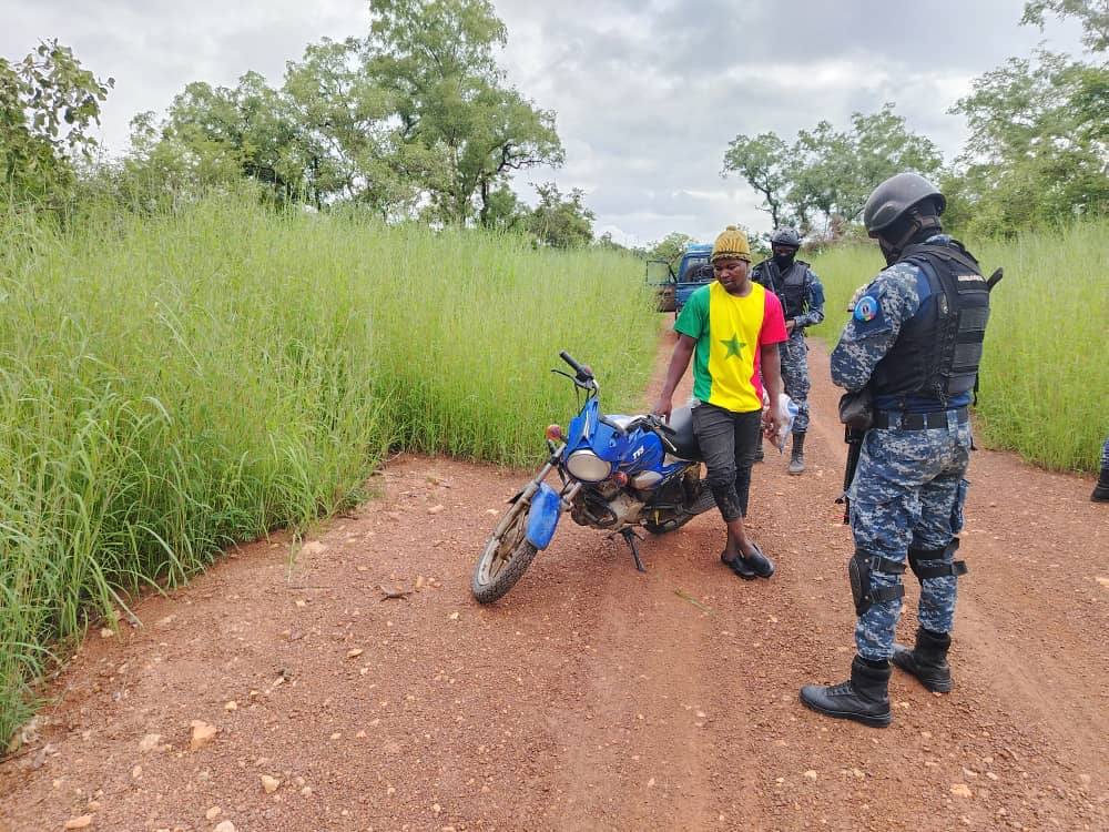 Operations Navétanes 2024 : 7 interpellations et saisie de matériel dans un site d’orpaillage à Bembou (Photos) Operations Navétanes 2024 : 7 interpellations et saisie de matériel dans un site d’orpaillage à Bembou (Photos)