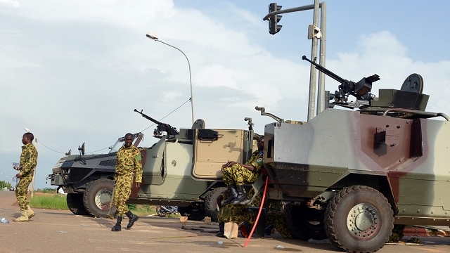Burkina Faso: Les forces loyalistes aux portes de la capitale, les putchistes négocient pour éviter des éffusions de sang