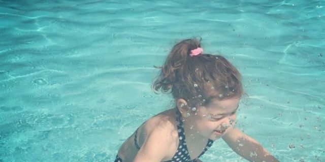 La photo de cette petite fille divise actuellement Internet, et vous allez vite comprendre pourquoi !