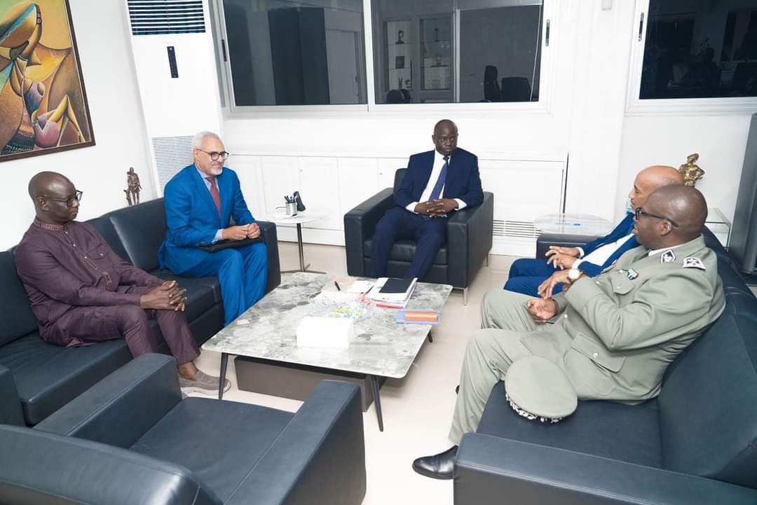 Photos / Visite de courtoisie : Les Douanes mauritaniennes et sénégalaises, scellent un partenariat stratégique Photos / Visite de courtoisie : Les Douanes mauritaniennes et sénégalaises, scellent un partenariat stratégique